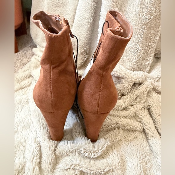 NWT Mossimo Women’s Brown Suede Ankle Boots - Picture 2 of 5